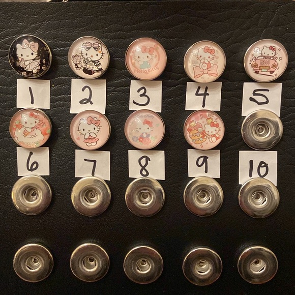 Hello Kitty Snap Bracelet - Picture 4 of 4